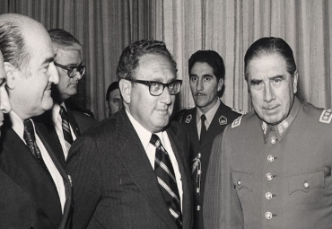 Instituto de Historia realizó conferencia “EE.UU. y su interferencia en la transición a la democracia en Chile. Estrategias e Impactos, 1981-1990” - Foto 2