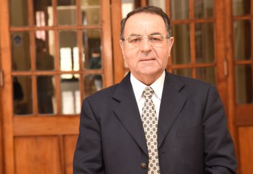 Académico Kamel Harire recibe investidura de Profesor Emérito de la PUCV - Foto 1
