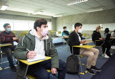PUCV recibió más de 2 mil estudiantes con clases presenciales en modalidad híbrida PUCV recibió más de 2 mil estudiantes con clases presenciales en modalidad híbrida