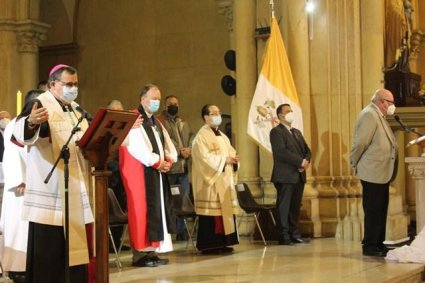 Académicos y estudiantes de Teología PUCV participan del Te Deum Ecuménico en la catedral de Valparaíso - Foto 2