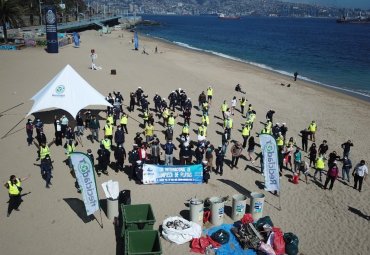 Limpieza de playa Caleta Portales recolecta más de 200 kilos de desechos