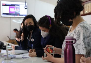 Iniciativa liderada por la PUCV: Escolares de Chile y Escocia intercambian experiencias en el marco de la COP26 - Foto 2