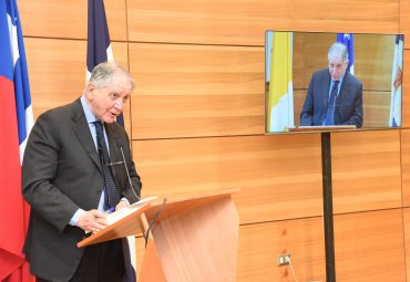 En Casa Central PUCV se realizó presentación internacional de libro del intelectual italiano Rocco Buttiglione - Foto 4