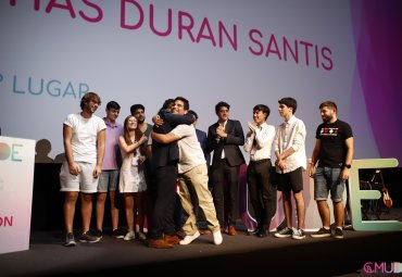 Estudiante PUCV obtuvo primer lugar en Mundial Universitario de Debate en Español realizado en Madrid - Foto 2