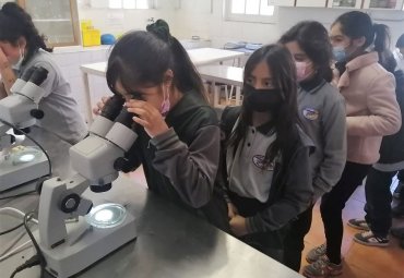 Alumnos de la Escuela Mixta de Lo Calvo realizaron visita pedagógica a la Piscicultura Río Blanco - Foto 3