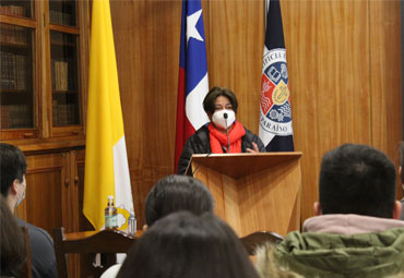 Estudiantes PUCV participan en charla sobre impuestos junto a director regional del SII - Foto 3