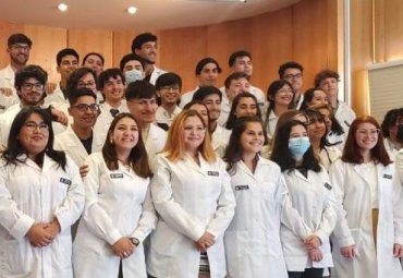 Instituto de Historia PUCV realiza Ceremonia de Investidura para estudiantes - Foto 1