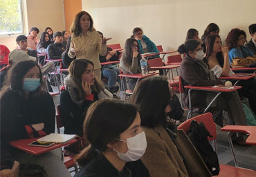 Decenas de estudiantes participaron de jornada vocacional en Pedagogía PUCV - Foto 2