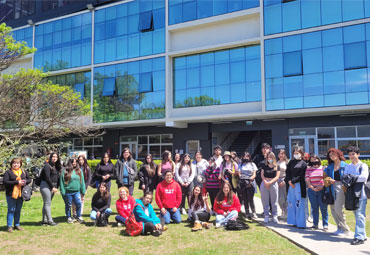 Decenas de estudiantes participaron de jornada vocacional en Pedagogía PUCV - Foto 4