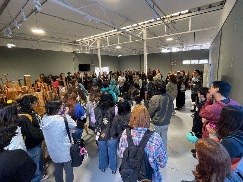 Instituto de Arte da la bienvenida a sus novatos y novatas