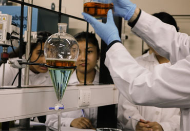Estudiantes de Liceo Municipal de Nogales visitaron Escuela de Ingeniería Química