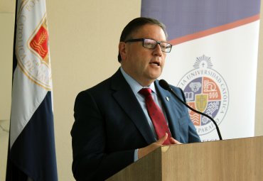 PUCV suscribe convenio con Corporación Santiago 2023 - Foto 3