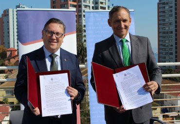 PUCV y Las Salinas firman convenio de colaboración técnica en manejo medioambiental - Foto 1