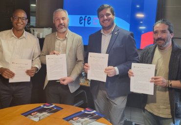 PUCV y EFE Valparaíso firman convenio para potenciar tecnología ferroviaria - Foto 2