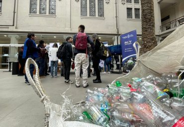 Católica de Valparaíso incentiva el reciclaje entre sus estudiantes - Foto 1