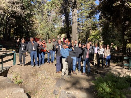 Codelco y Federación de Trabajadores del Cobre visitan Piscicultura de Río Blanco - Foto 1