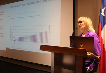 CRUCH y PUCV Santiago recibieron a experta internacional en formación docente