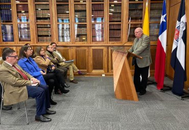 EUV lanzó libro “Del filosofar a la vivencia religiosa” del profesor Gonzalo Ulloa - Foto 2