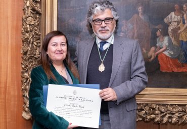 Profesora Claudia Poblete es la nueva integrante de la Academia Chilena de la Lengua