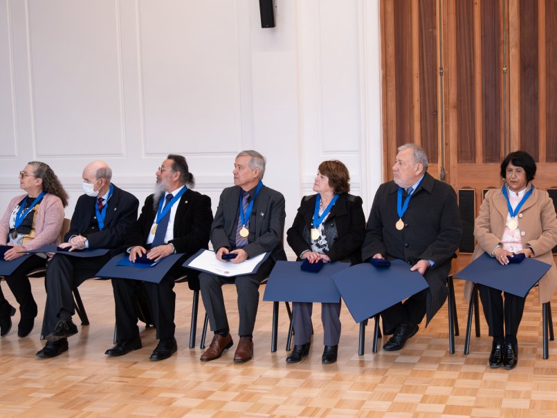 Fotos: Católica de Valparaíso confiere condecoración Fides et Labor