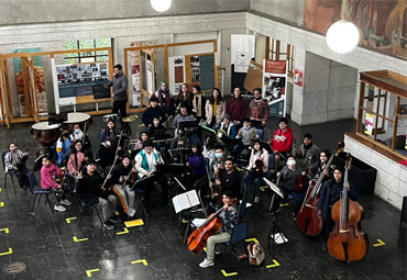 Proyecto reúne a alumnas y académicas del Instituto de Música con orquesta infantil