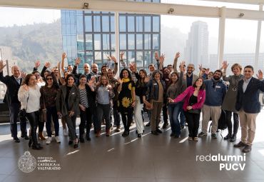 PUCV fortalece lazos con graduados y titulados de Santiago - Foto 1