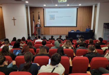 PUCV recibió a delegación de estudiantes de Canadá, Perú y Colombia