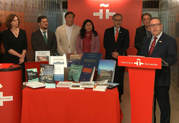 Universidad deposita valiosos libros en la Caja de las Letras del Instituto Cervantes