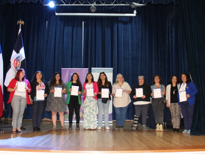Más de mil mujeres finalizan Escuela de Líderes Políticas y Sociales en el país