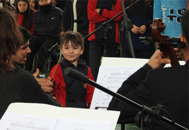 Orquesta de Cámara de la PUCV ofreció concierto en Colegio Luis Cruz Martínez