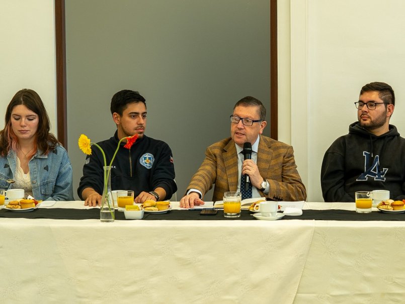 PUCV conmemora el Día Internacional del Voluntario destacando el liderazgo de sus estudiantes