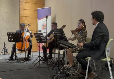 PUCV Santiago presentó Concierto Navideño con Ensamble Belstring