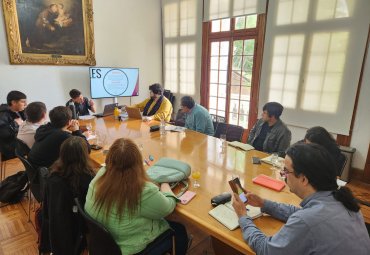 Tesistas de los magísteres en Historia de la PUCV y USACH se reunieron en un nuevo encuentro