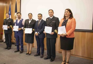 Personal de la Armada realizó Diplomado de Relaciones Internacionales PUCV