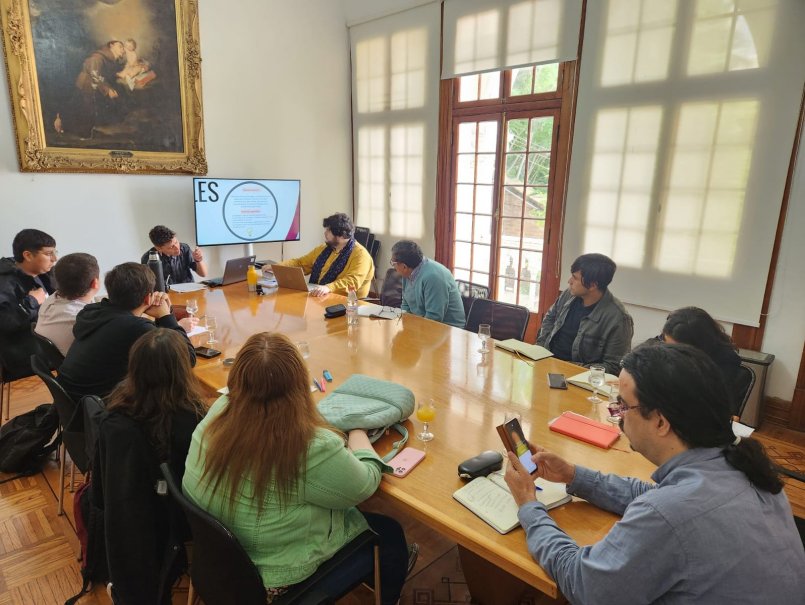 Tesistas de los magísteres en Historia de la PUCV y USACH se reunieron en un nuevo encuentro