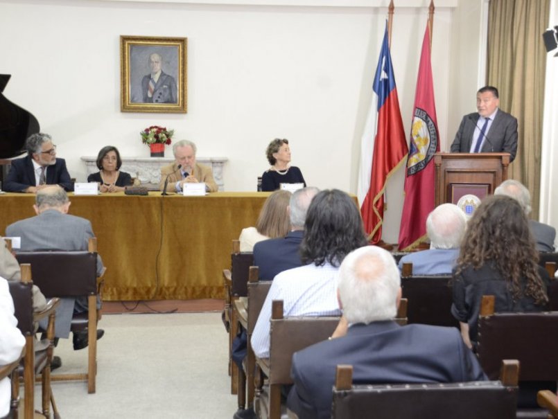 PUCV desarrolla estrecho vínculo con el Instituto de Chile