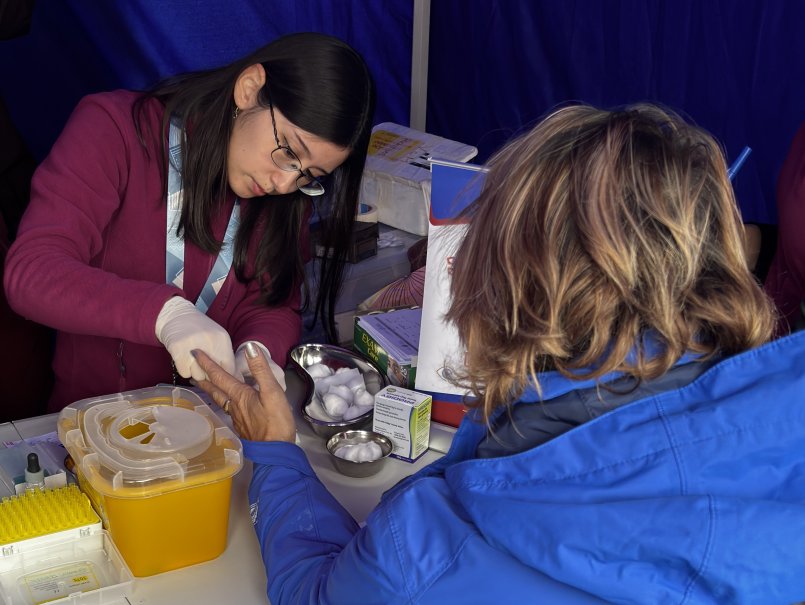 PUCV y ASIVA impulsan jornada de salud para adultos mayores y grupos prioritarios