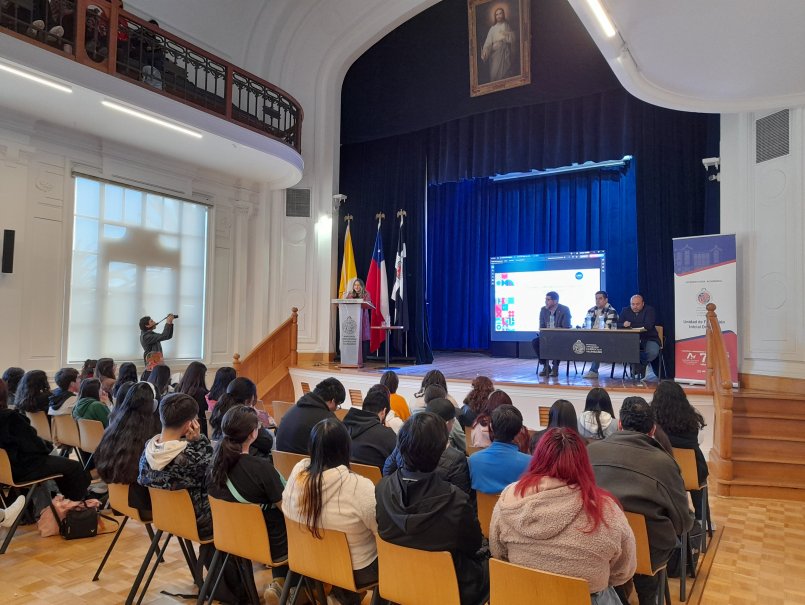 Más de 400 estudiantes de Pedagogía se reunieron en Seminario “Habilidades para el Siglo XXI”