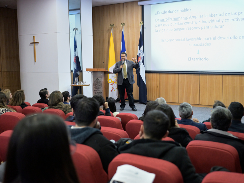 Diplomados de la Escuela de Gobierno fortalecerán la formación de capital humano avanzado para la región