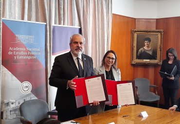 Universidad suscribió alianza con la Academia Nacional de Estudios Políticos y Estratégicos