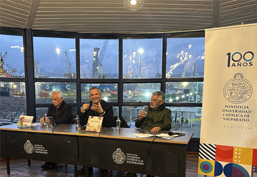 Académicos presentan 