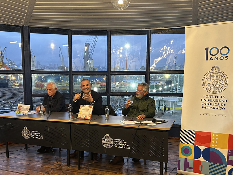 Académicos presentan 