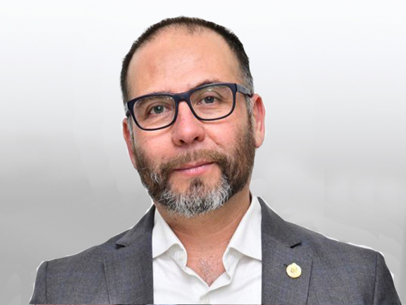 Profesor Gianni Olguín asume nuevo periodo como decano de la Facultad Ingeniería