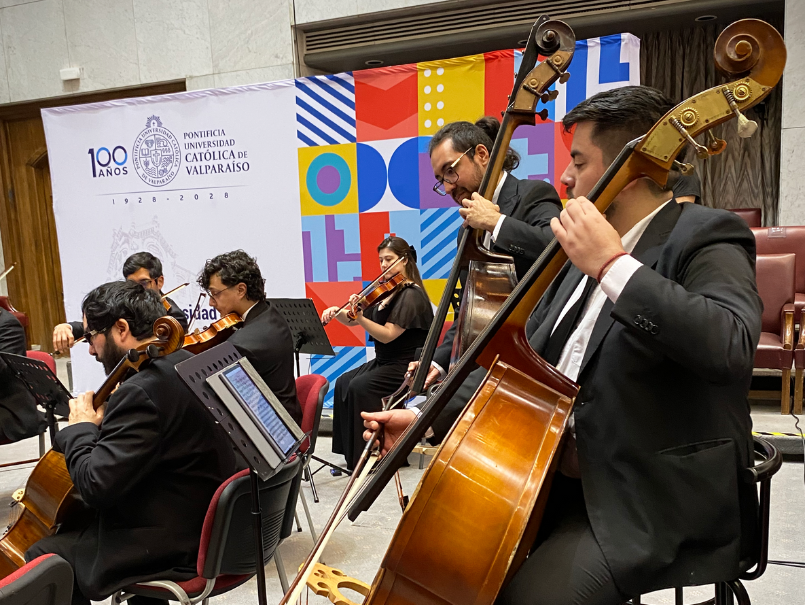 GALERÍA: Orquesta de Cámara PUCV inaugura exposición 
