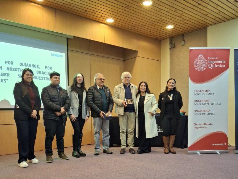 Universidad conmemoró Día del Minero con firma de convenio y homenaje a docentes
