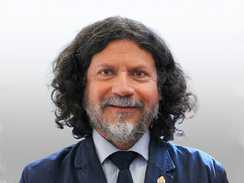 Rodrigo Saavedra inicia segundo periodo como decano de la Facultad de Arquitectura y Urbanismo