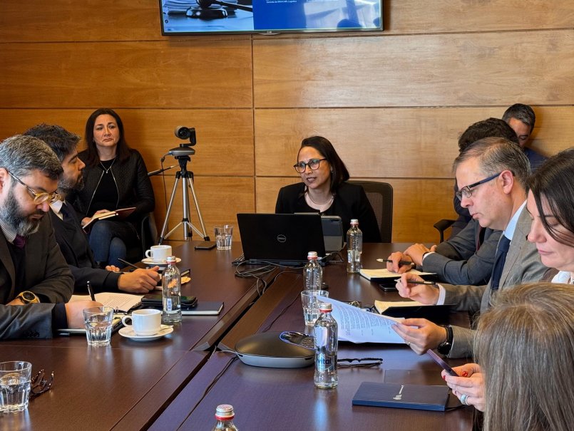 PUCV articula diálogo entre sector público y privado sobre temas de alta contingencia nacional