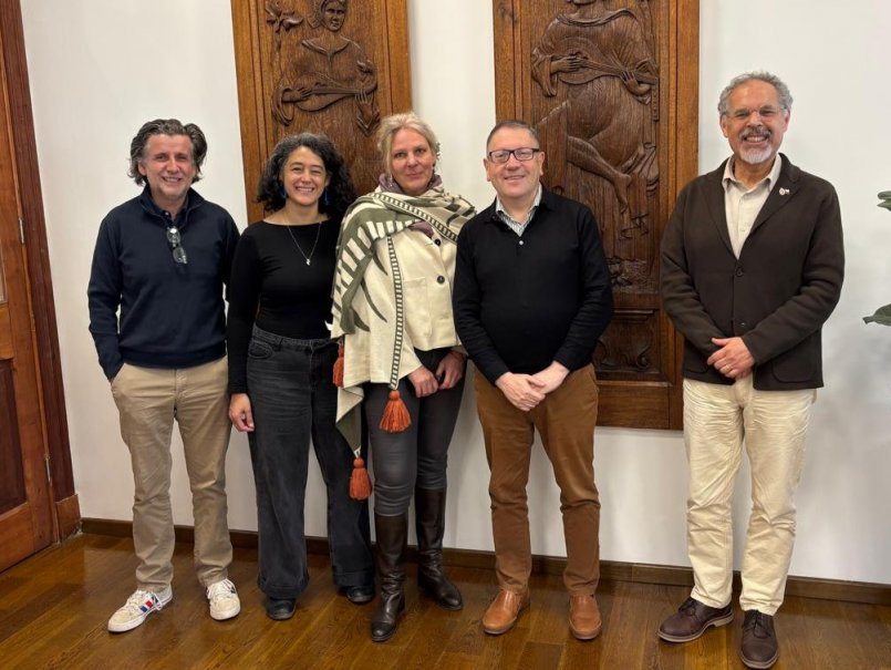 PUCV y Fundación Siemens fortalecen colaboración para desarrollar ruta de formación STEM+ en América Latina