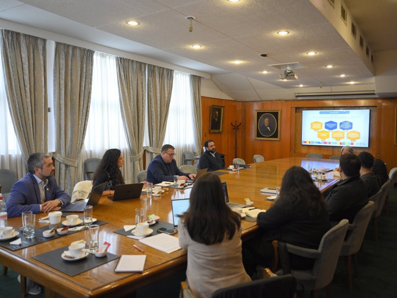Ministerio de Educación realiza visita para seguir proyectos estratégicos de la PUCV