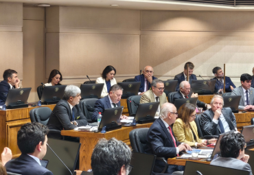 Rector PUCV expone ante el Senado y llama a fortalecer claridad y gradualidad del modelo FES